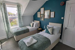 Raleigh FF&TF - 1 bed Georgian flat in the centre of Exeter, Free parking with WIFI
